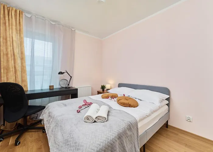 Rose By Renters * فروتسواف